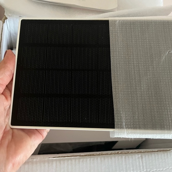 Smart Bird Feeder-Camera New in Box, solar/battery powered, taped label on box😬 - Picture 10 of 14